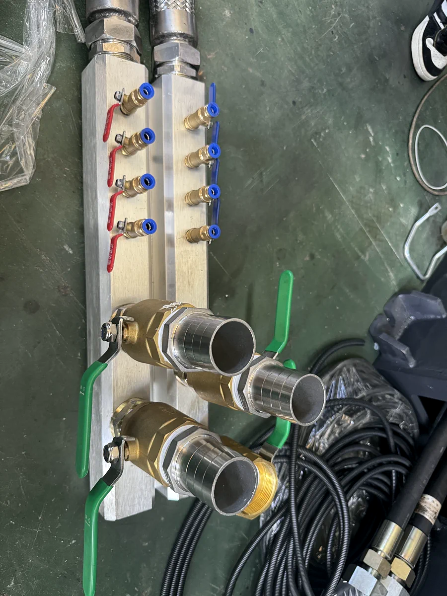 PET preform mold hot-runner connection block and cables